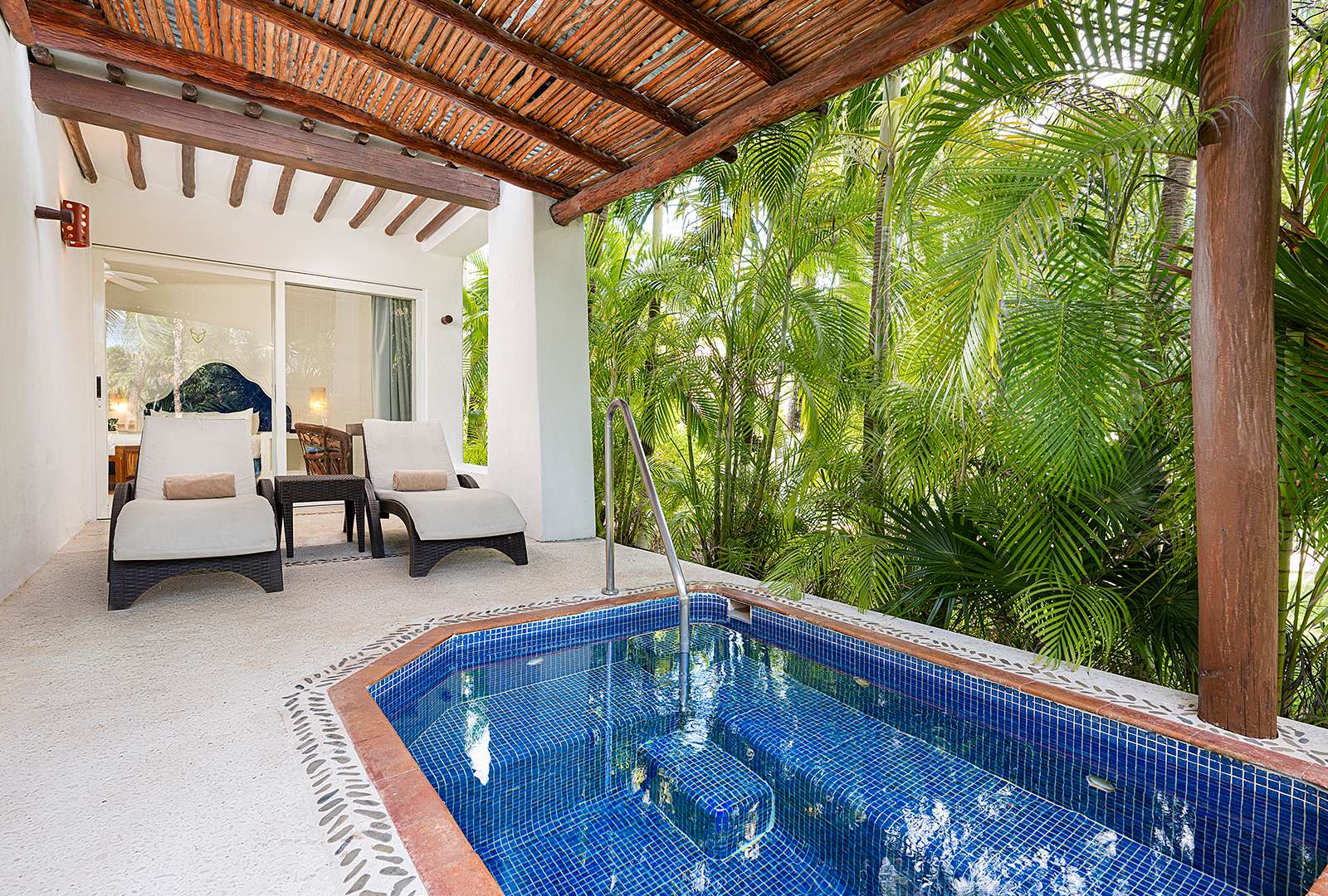 MASTER SUITE PLUNGE POOL