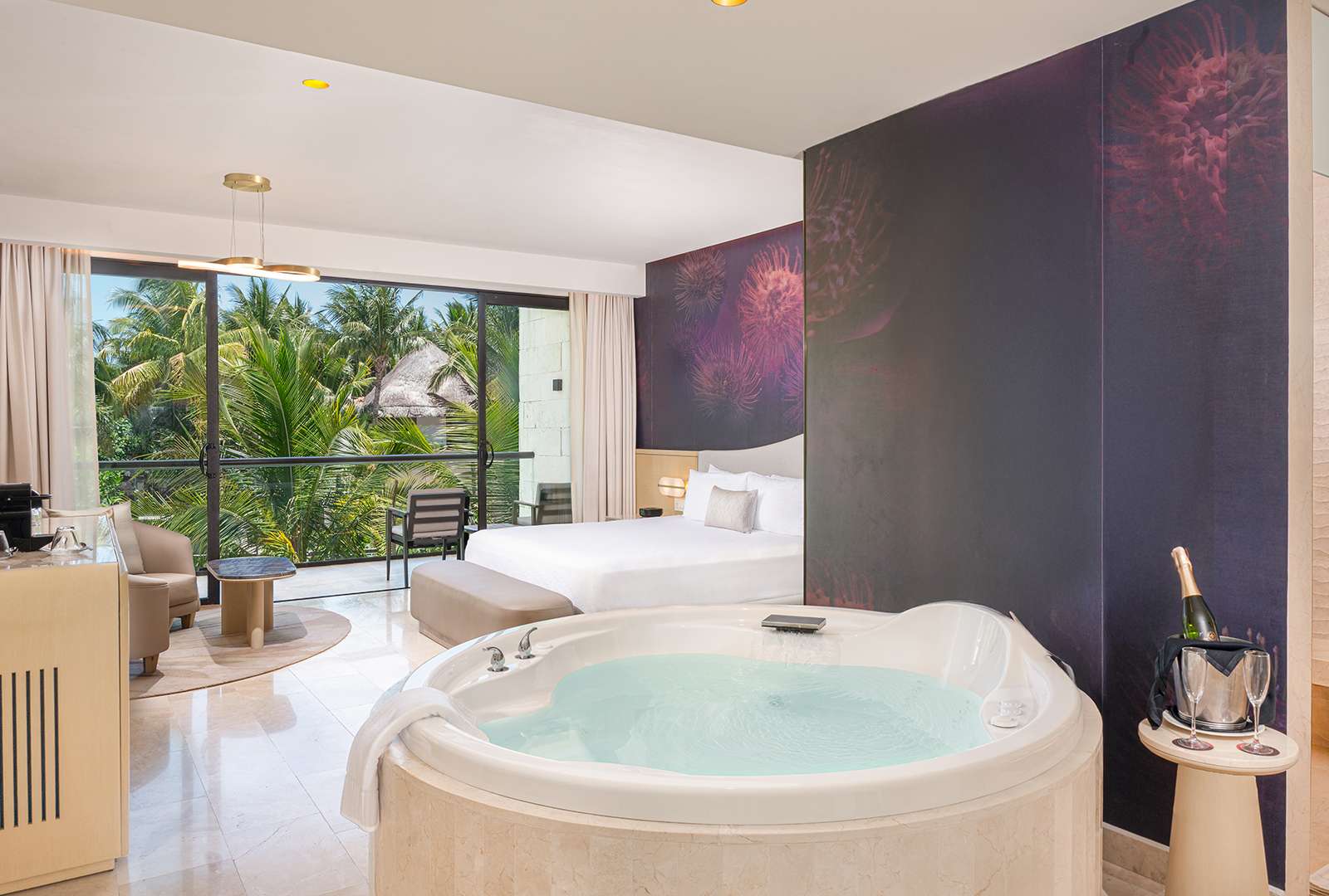 BELOVED TROPICAL-VIEW JACUZZI SUITE