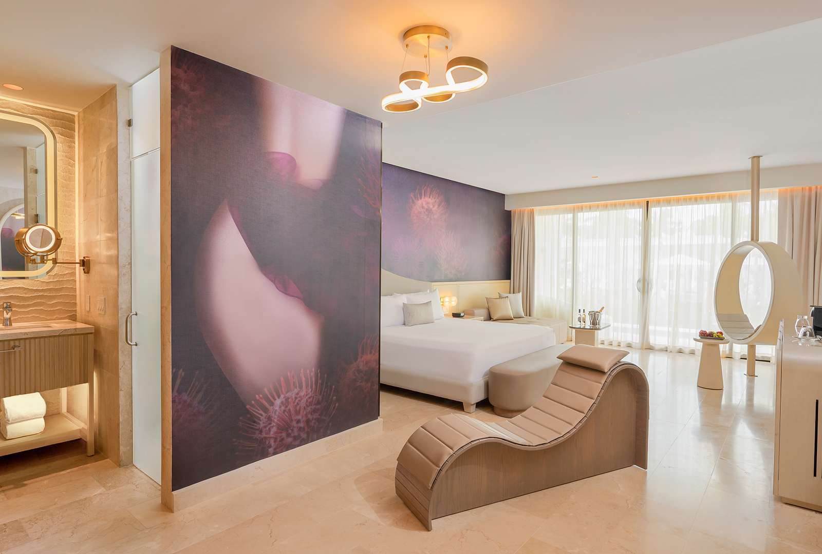 SEDUCTIVE POOL-VIEW SWIM-UP SUITE